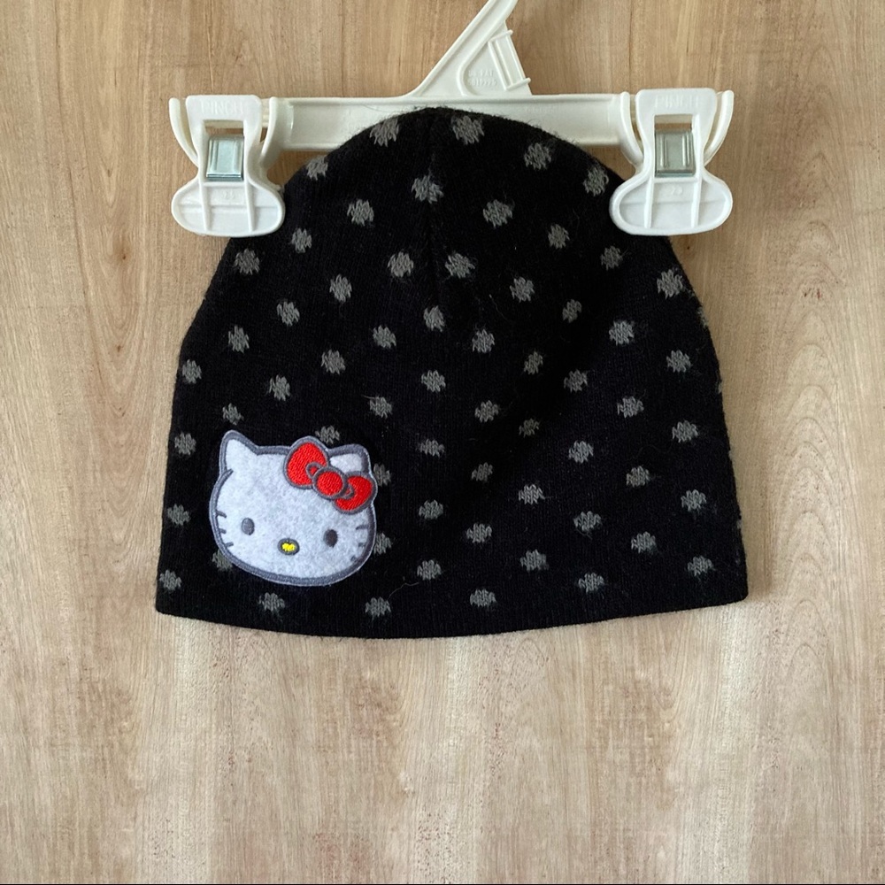 Hello Kitty polka dot beanie. Loungefly. Winter fall hat.